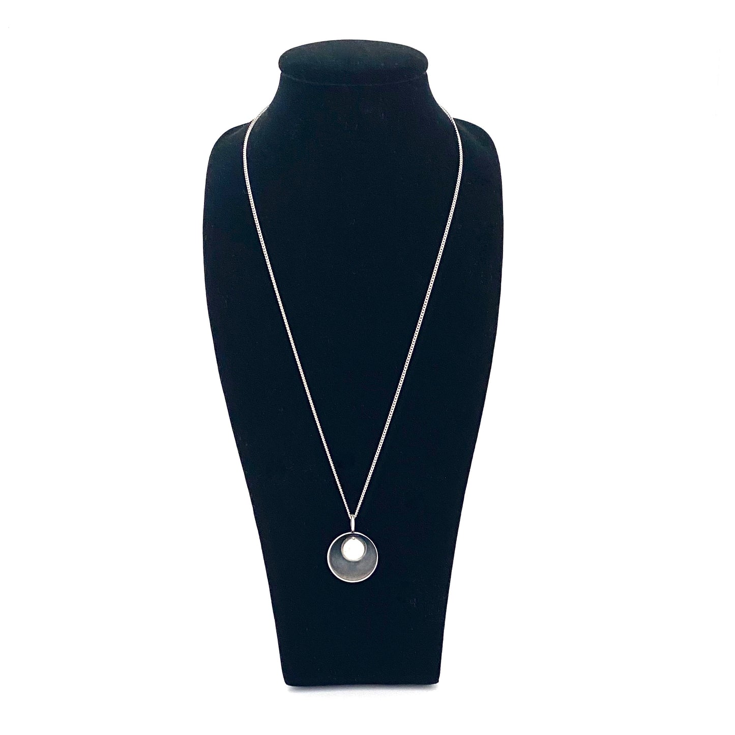 detail Elis Kauppi Kupittaan Kulta Finland vintage silver sphere pendant necklace Scandinavian Modernist jewelry design