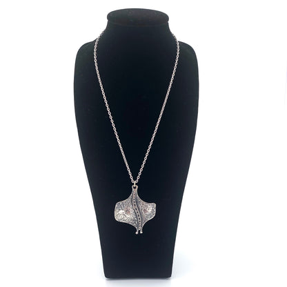 detail Guy Vidal Canada vintage brutalist pewter stingray pendant necklace Canadian Modernist jewelry design