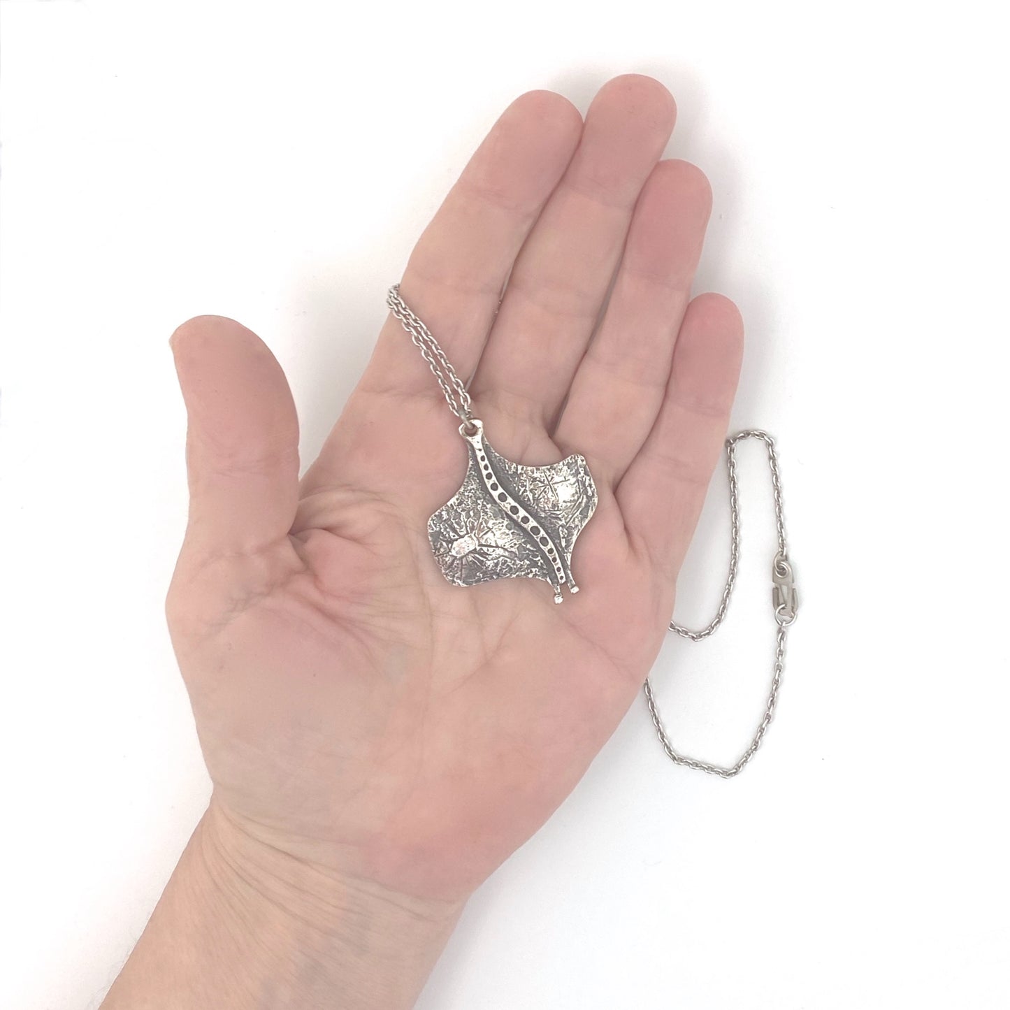 scale Guy Vidal Canada vintage brutalist pewter stingray pendant necklace Canadian Modernist jewelry design