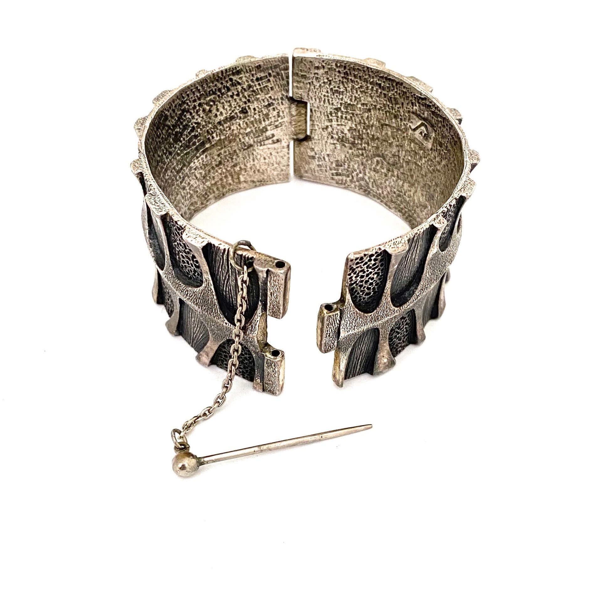 detail Guy Vidal Canada vintage brutalist pewter hinged bracelet Canadian jewelry design