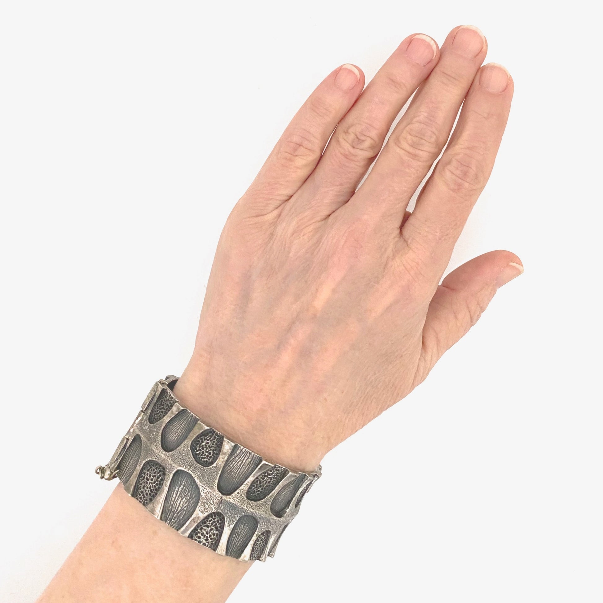 scale Guy Vidal Canada vintage brutalist pewter hinged bracelet Canadian jewelry design