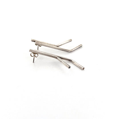profile Betty Cooke USA vintage silver drop earrings Modernist jewelry design