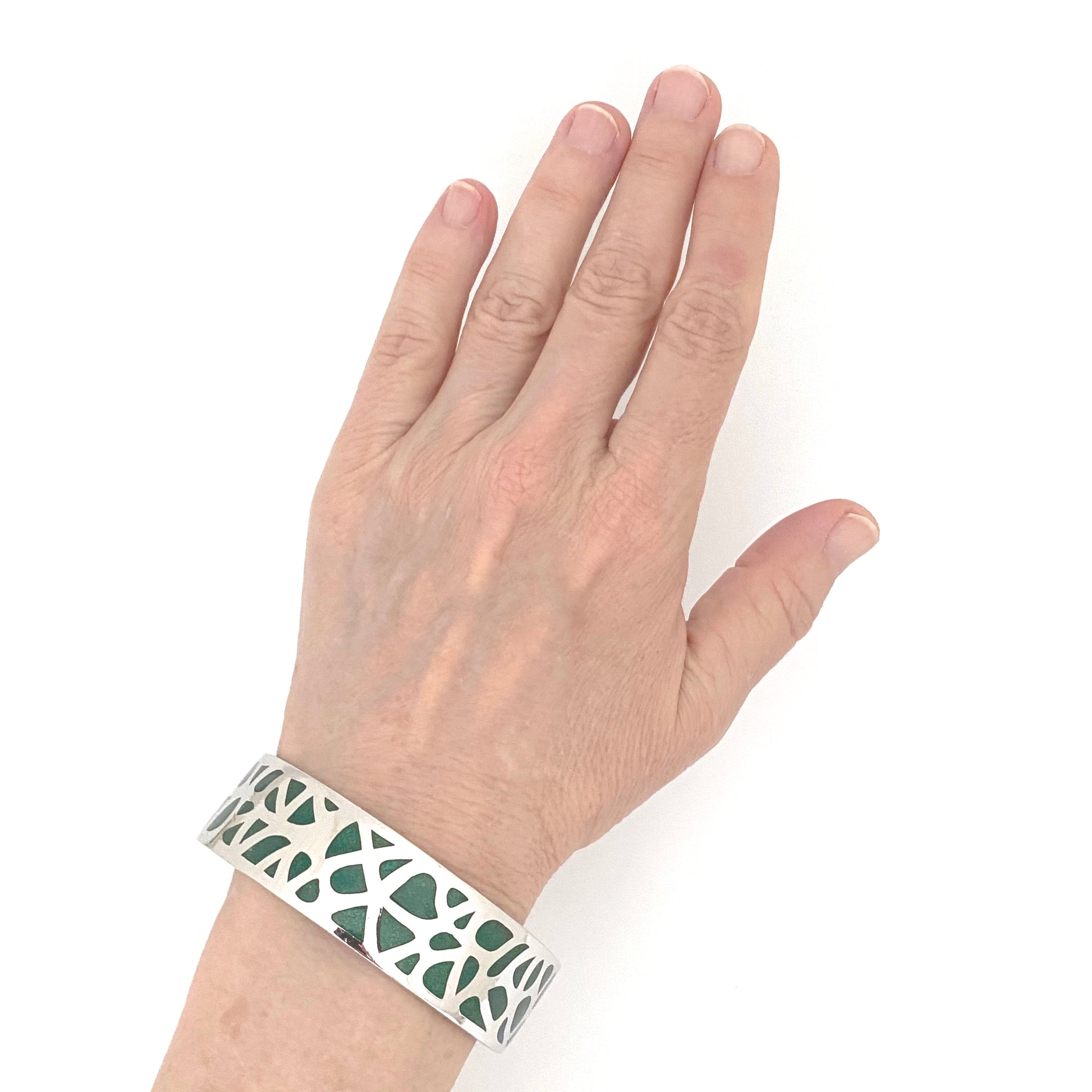 scale de Passille Sylvestre Canada vintage silver tone wide enamel bangle bracelet Canadian jewelry design