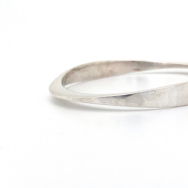 detail Plus Studios Norway Design vintage hammered silver bangle bracelet Tone Vigeland Scandinavian Modernist jewelry design