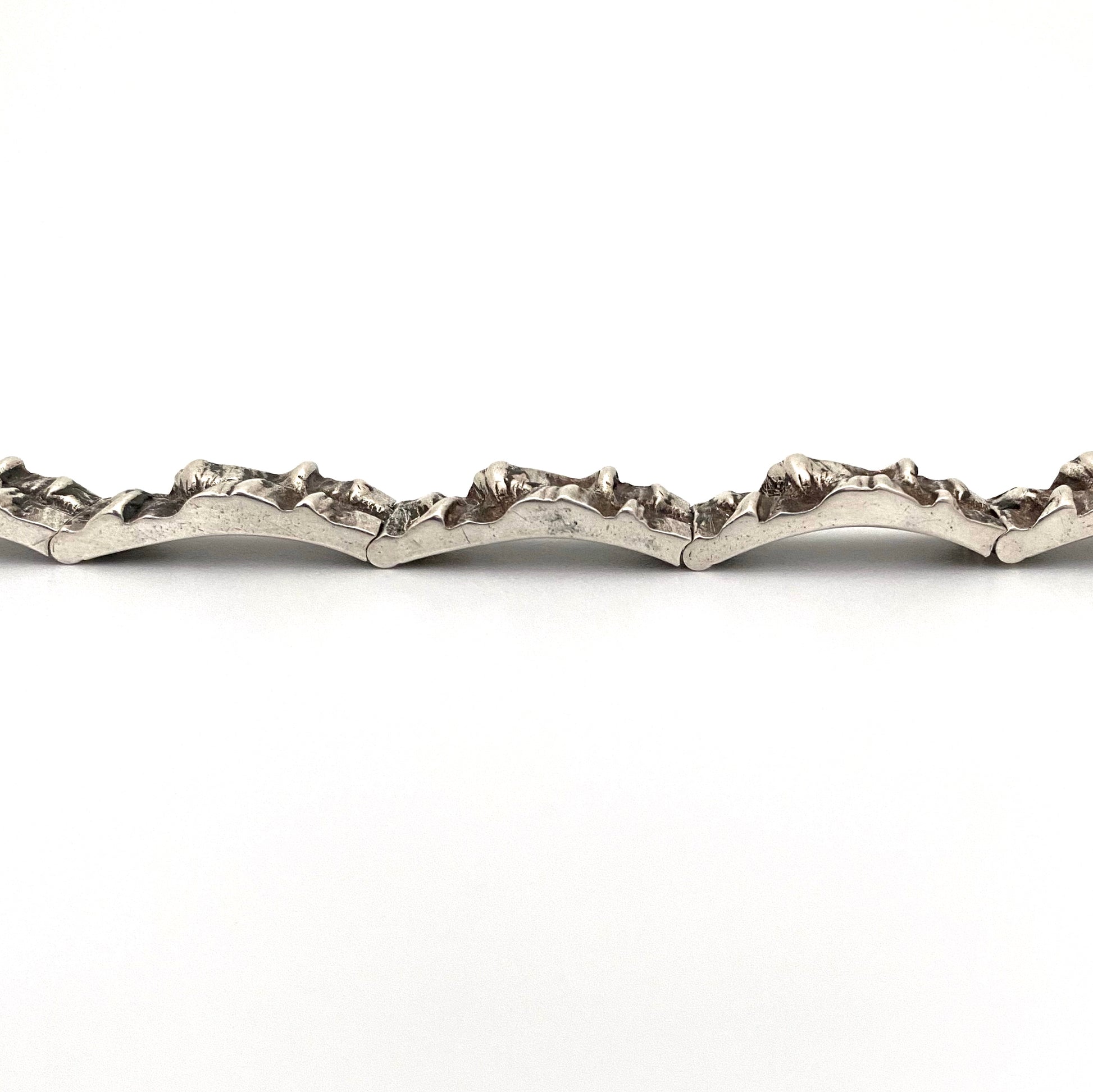 profile Matti Hyvarinen MJH Finland vintage textured silver link bracelet Scandinavian Modernist jewelry design