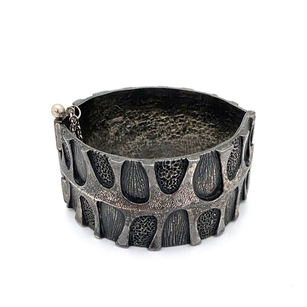 detail Guy Vidal Canada vintage brutalist pewter hinged bracelet
