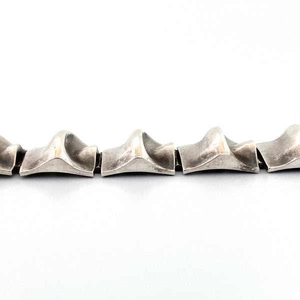 profile Matti Hyvarinen Finland vintage textured silver wide panel link bracelet 1970 Scandinavian Modernist jewelry design