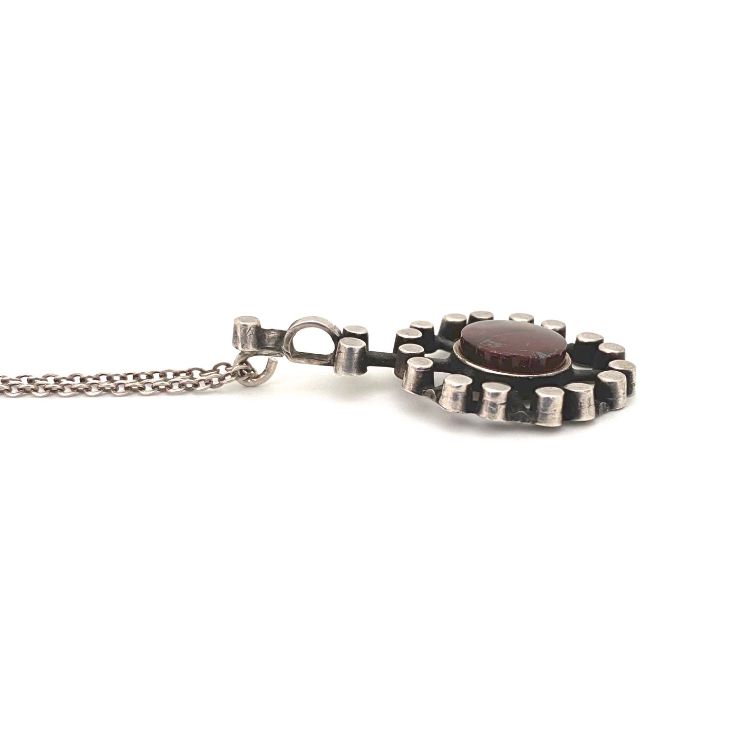 profile Jorma Laine for Kultateollisuus Finland vintage silver red jasper pendant necklace 1973 Scandinavian Modernist jewelry design