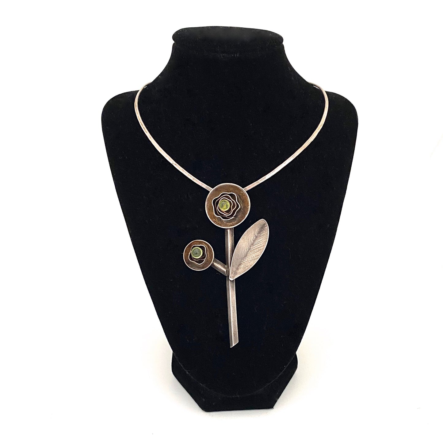 detail Mena Messina USA large silver peridot brooch pendant Modernist jewelry design