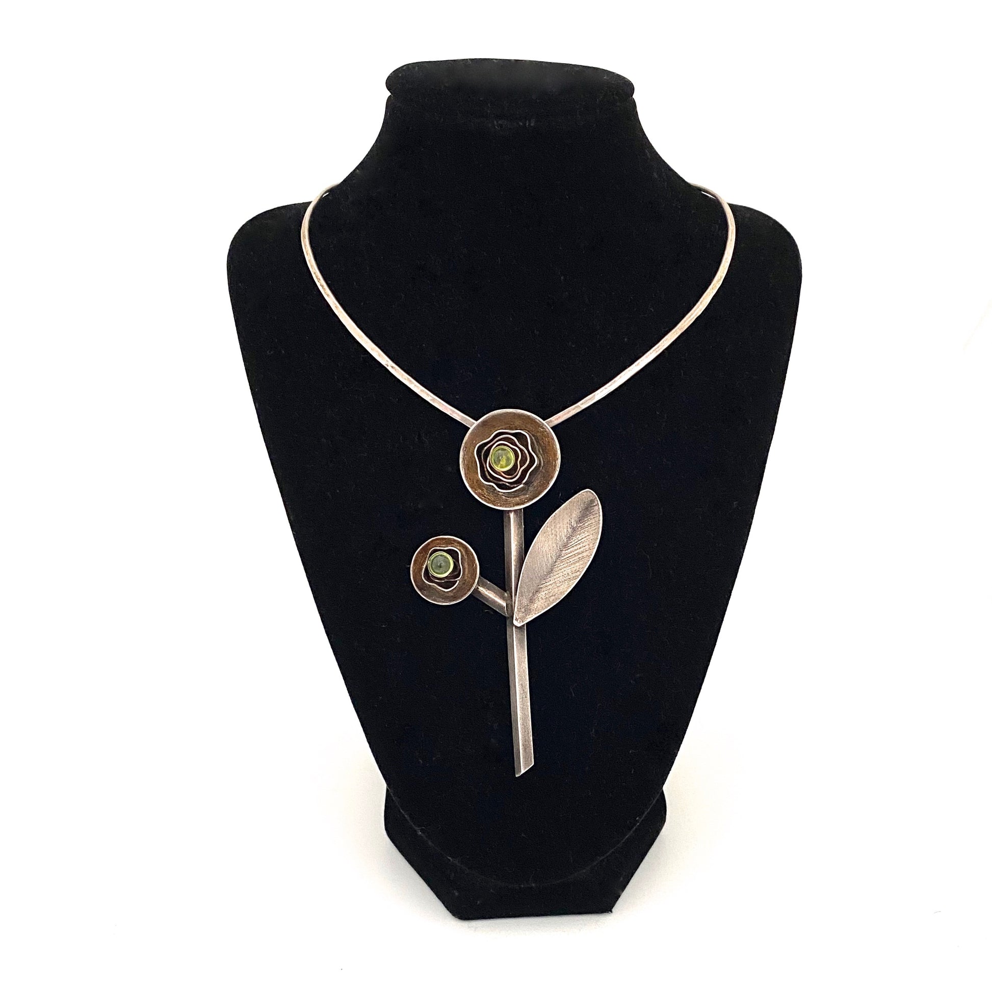 detail Mena Messina USA large silver peridot brooch pendant Modernist jewelry design