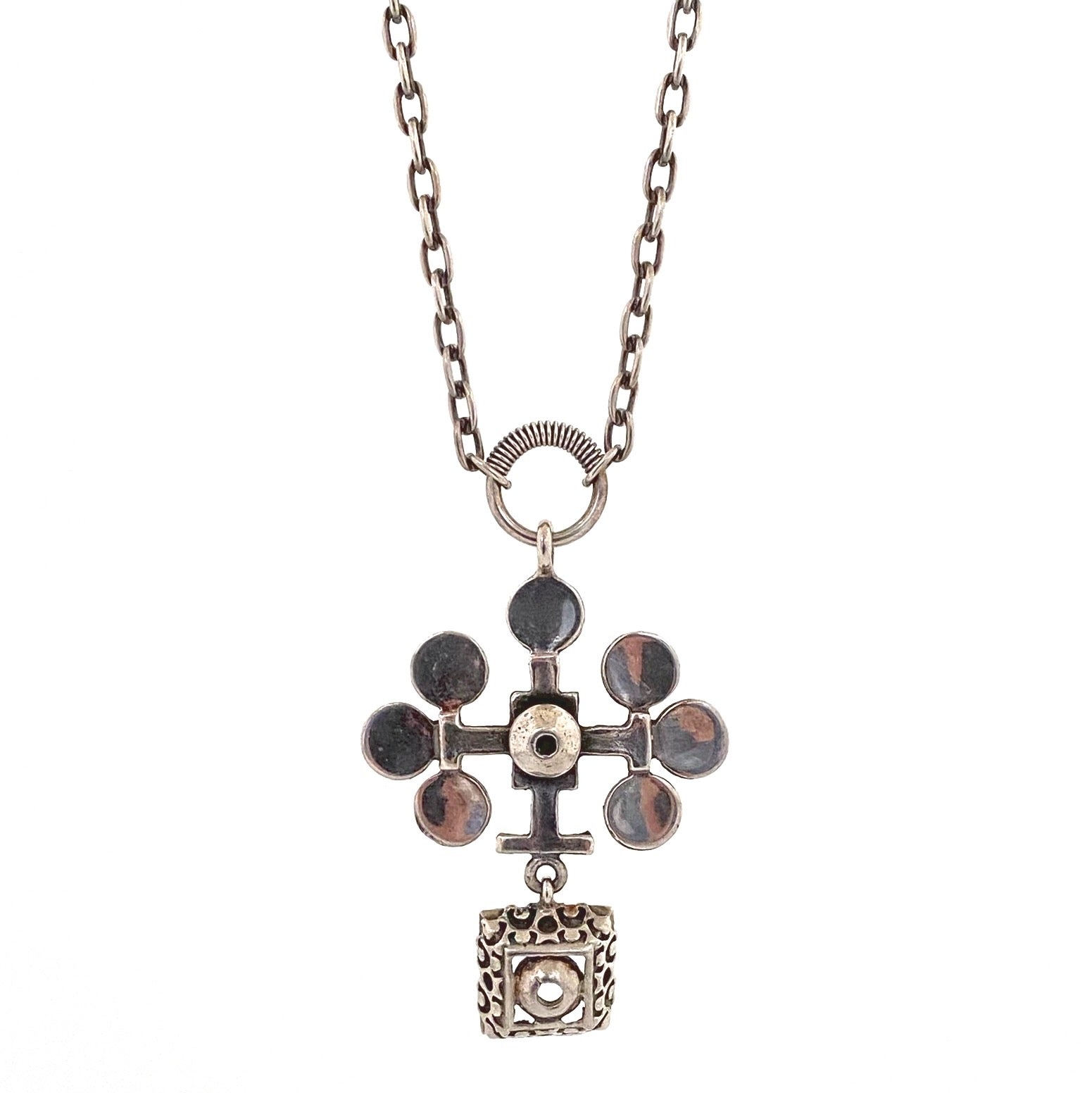 detail Pentti Sarpaneva Finland Turun Hopea vintage 830 silver kinetic pendant necklace Scandinavian jewelry design