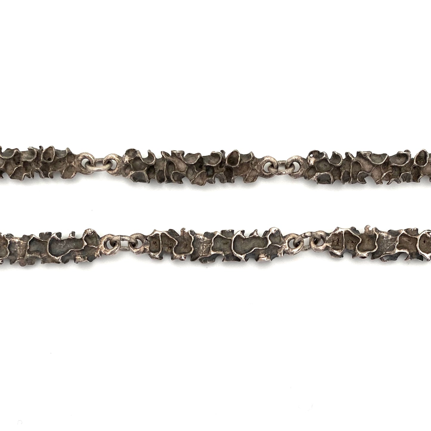 detail Robert Larin Canada vintage brutalist pewter long link chain double sided Canadian Modernist jewelry design.