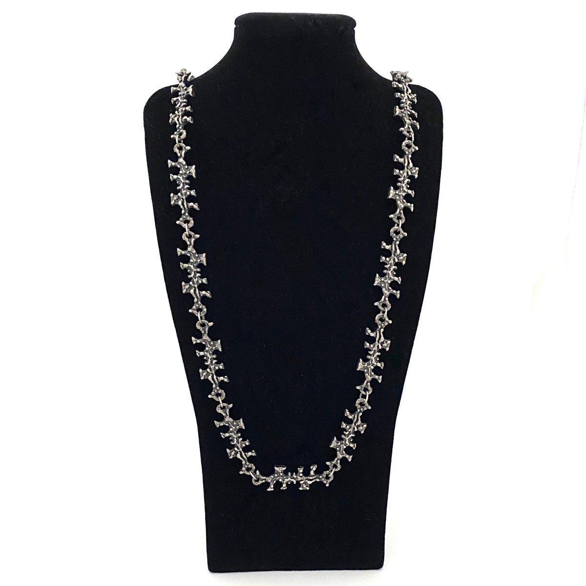 detail Robert Larin Canada vintage brutalist pewter long link chain necklace Canadian Modernist jewelry design