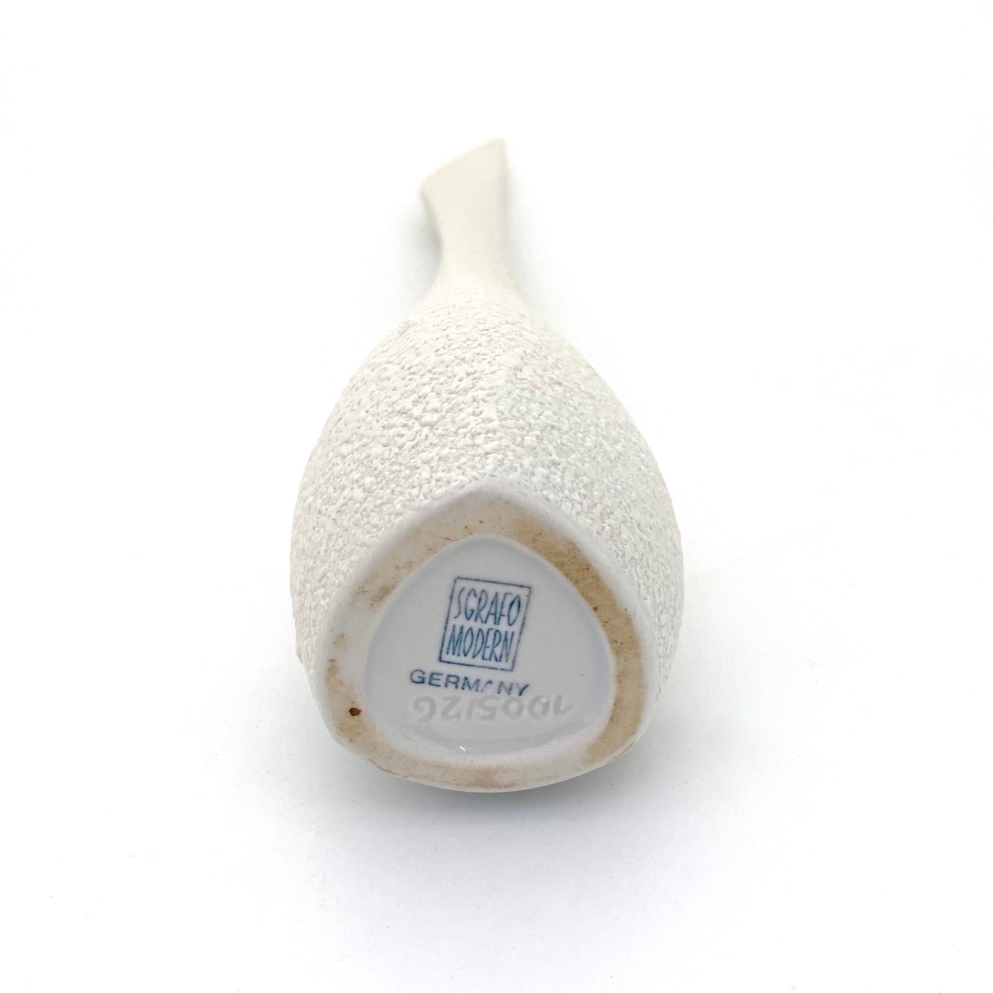 Sgrafo Modern 'Korallenforn' textured porcelain twisting vase