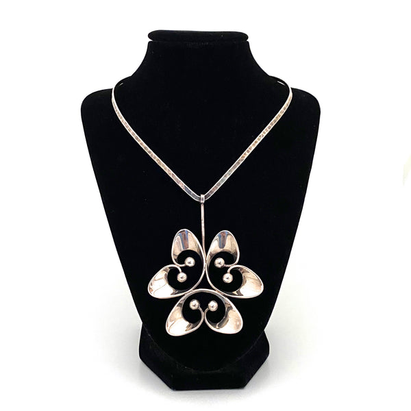Alton hammered silver neck ring ~ 1976