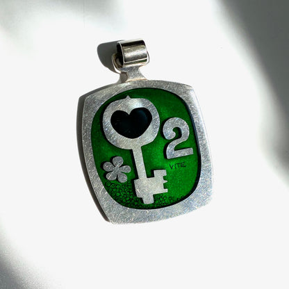 detail Walter Schluep Canada vintage chunky silver resign enamel pendant for a necklace Canadian Modernist jewelry design