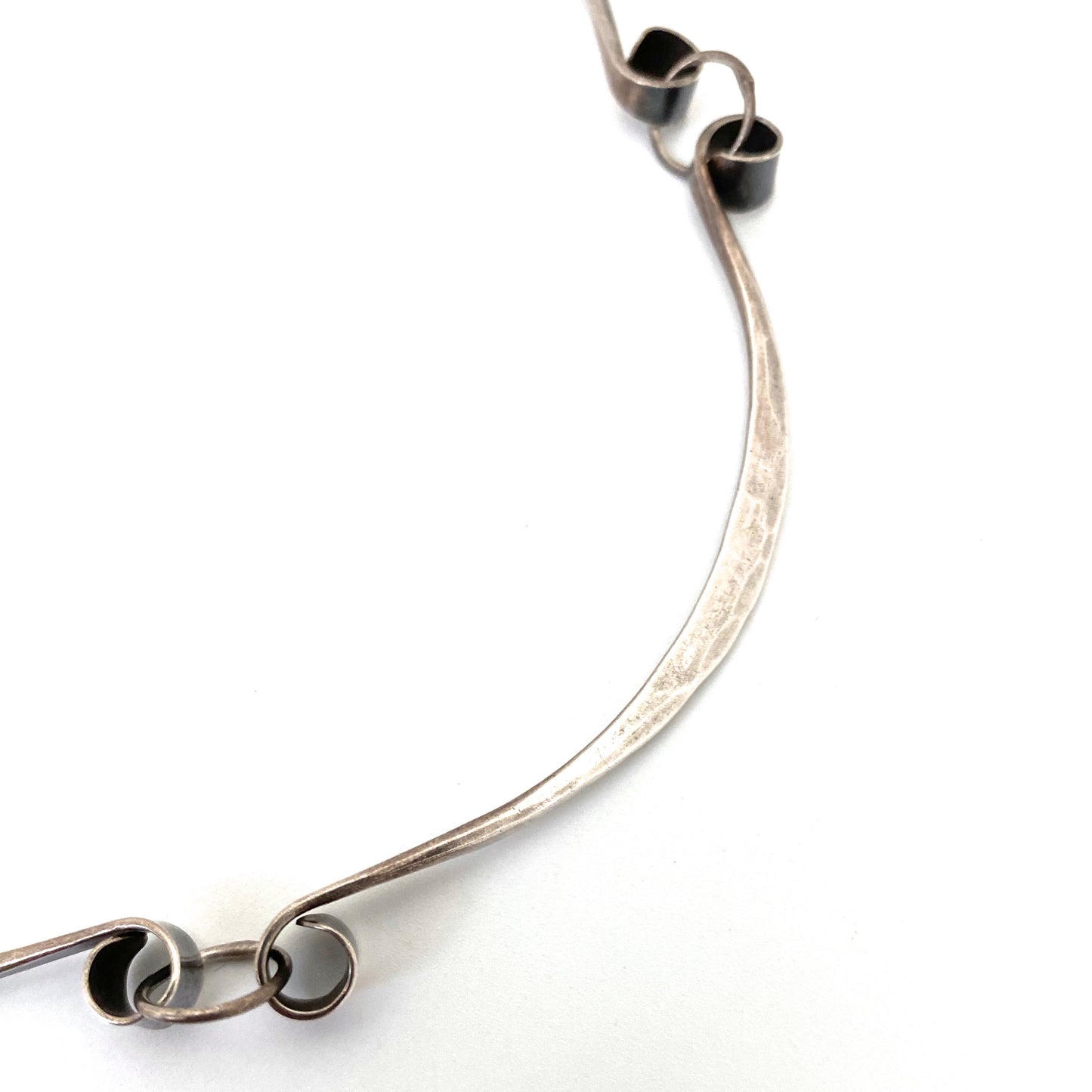 detail vintage hammered silver choker necklace studio made Modernist jewelry design