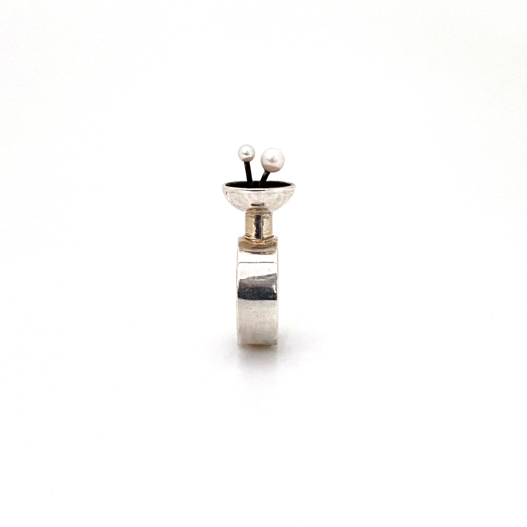 profile vintage silver pearls ring Modernist jewelry design