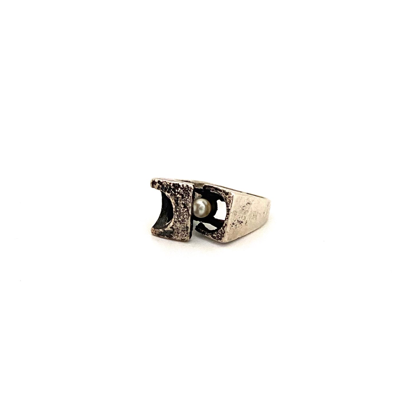 detail vintage silver pearl brutalist openwork ring Modernist jewelry design