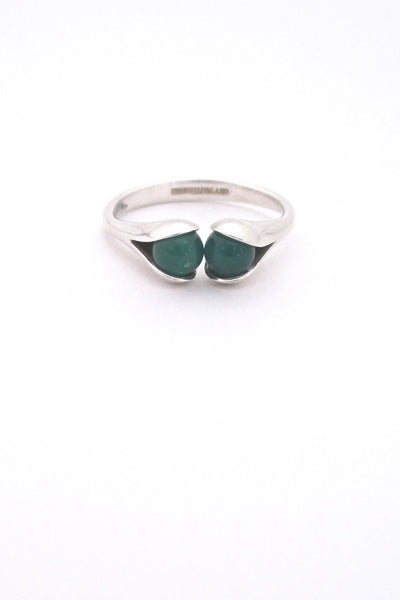 detail Elis Kauppi for Kupittaan Kulta Finland vintage Scandinavian Modern silver chrysoprase ring