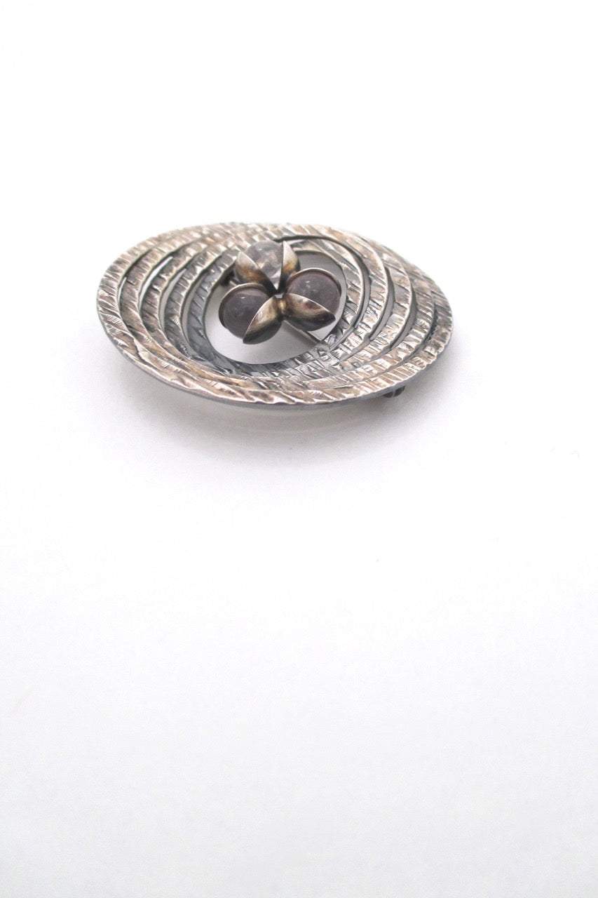 Elis Kauppi for Kupittaan Kulta Finland vintage textured silver chalcedony brooch Modernist design