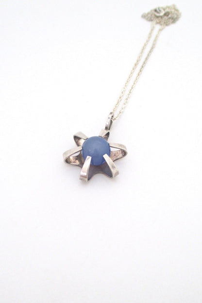 Elis Kauppi for Kupittaan Kulta Finland vintage modernist silver chalcedony star pendant necklace