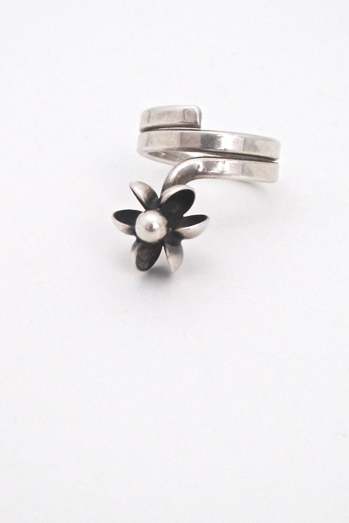 Elis Kauppi for Kupittaan Kulta Finland vintage silver Scandinavian Modern flower ring