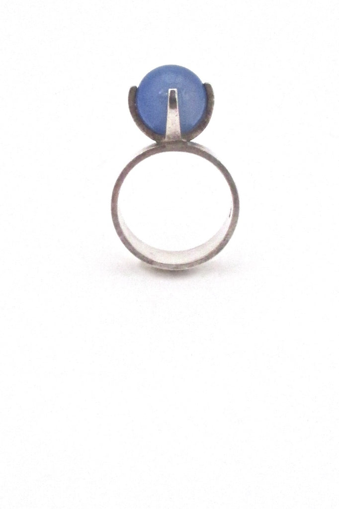 profile Elis Kauppi for Kupittaan Kulta Finland vintage mid century modernist silver chalcedony ring