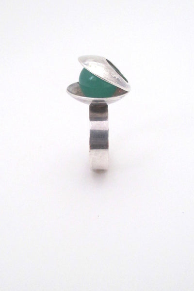 Elis Kauppi for Kupittaan Kulta Finland vintage Scandinavian Modern silver chrysoprase kinetic ring