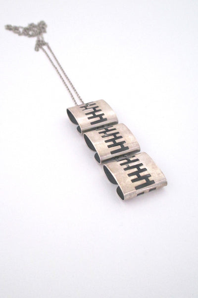 Elis Kauppi for Kupittaan Kulta long kinetic silver pendant