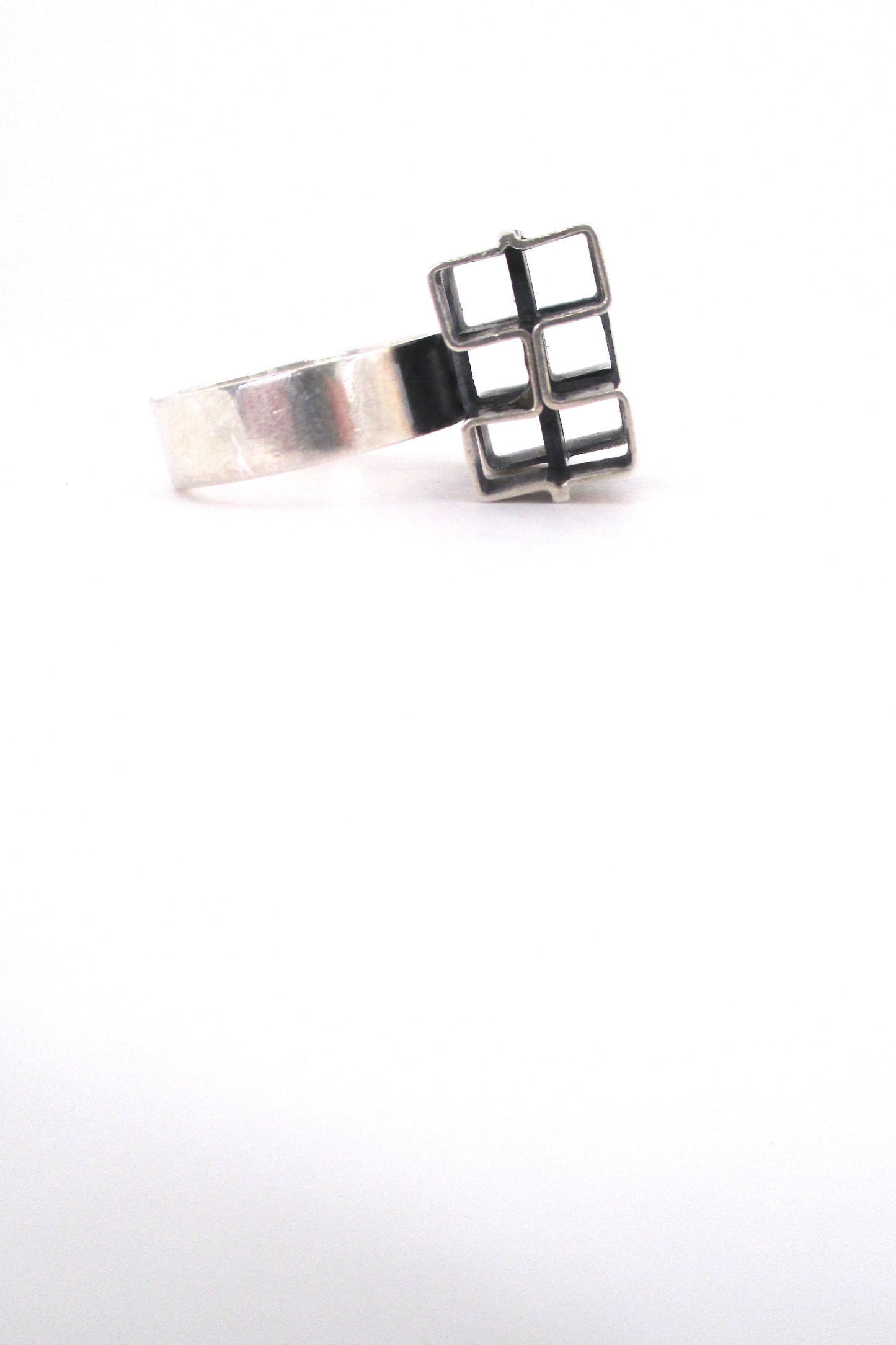 profile Elis Kauppi for Kupittaan Kulta Finland vintage Scandinavian Modernist sterling silver open cubes ring