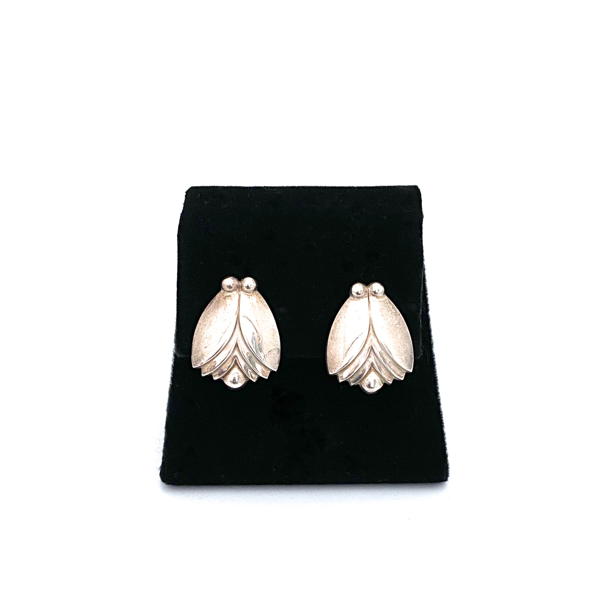 detail Georg Jensen Denmark vintage silver clip earrings 106 Harald Nielsen Scandinavian Modernist jewelry design