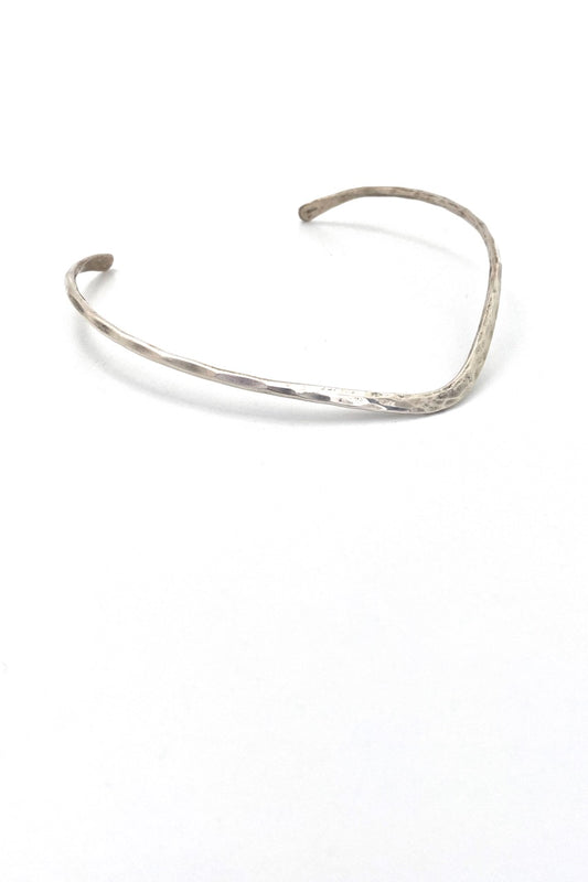 Gerald Stinn USA vintage hammered silver neck ring necklace Modernist jewelry design