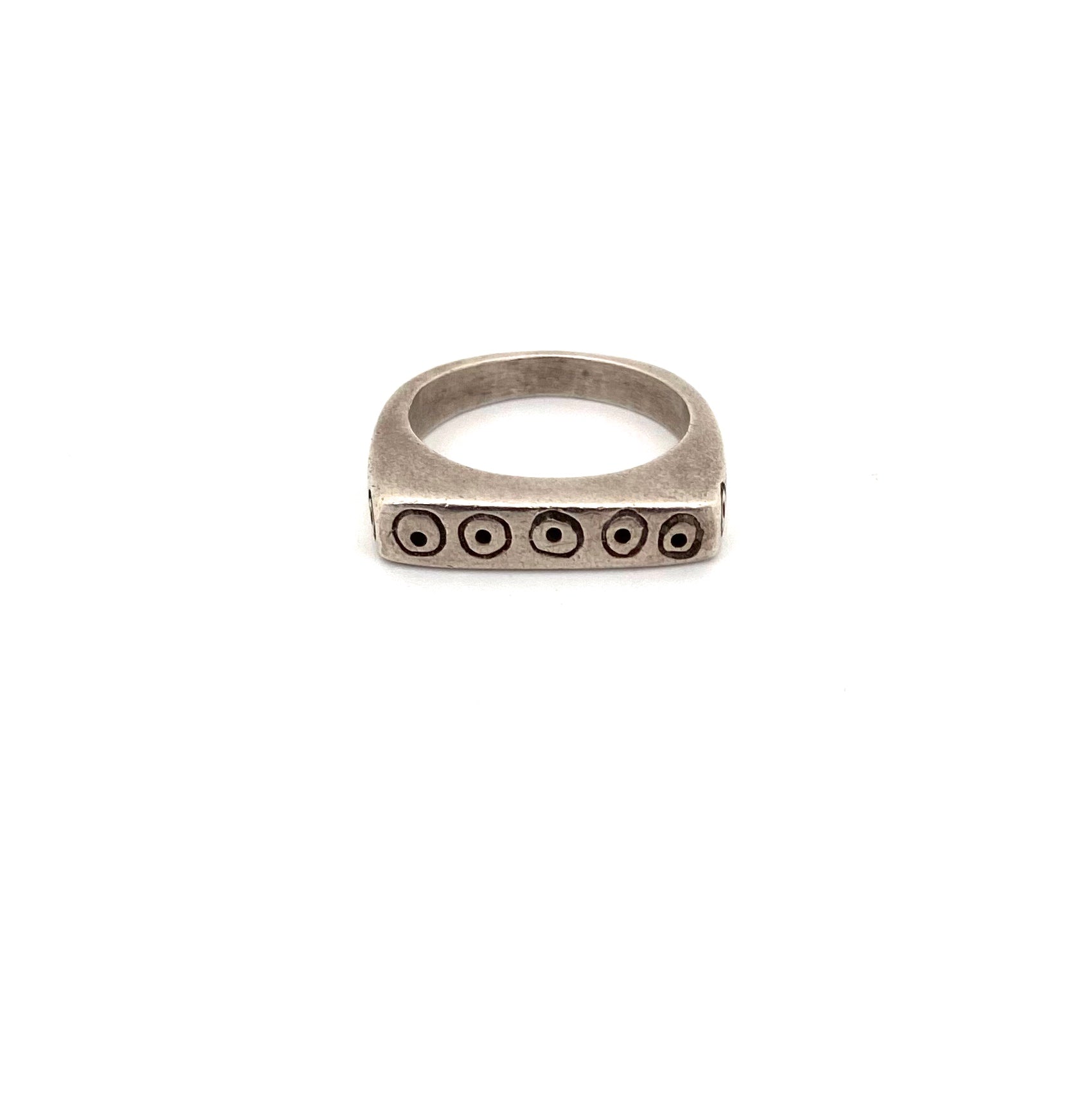 detail Lisa Jenks USA vintage silver circles dots ring Postmodern jewelry design