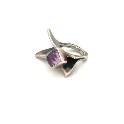 large textured silver & amethyst ring ~ great facet to the stone