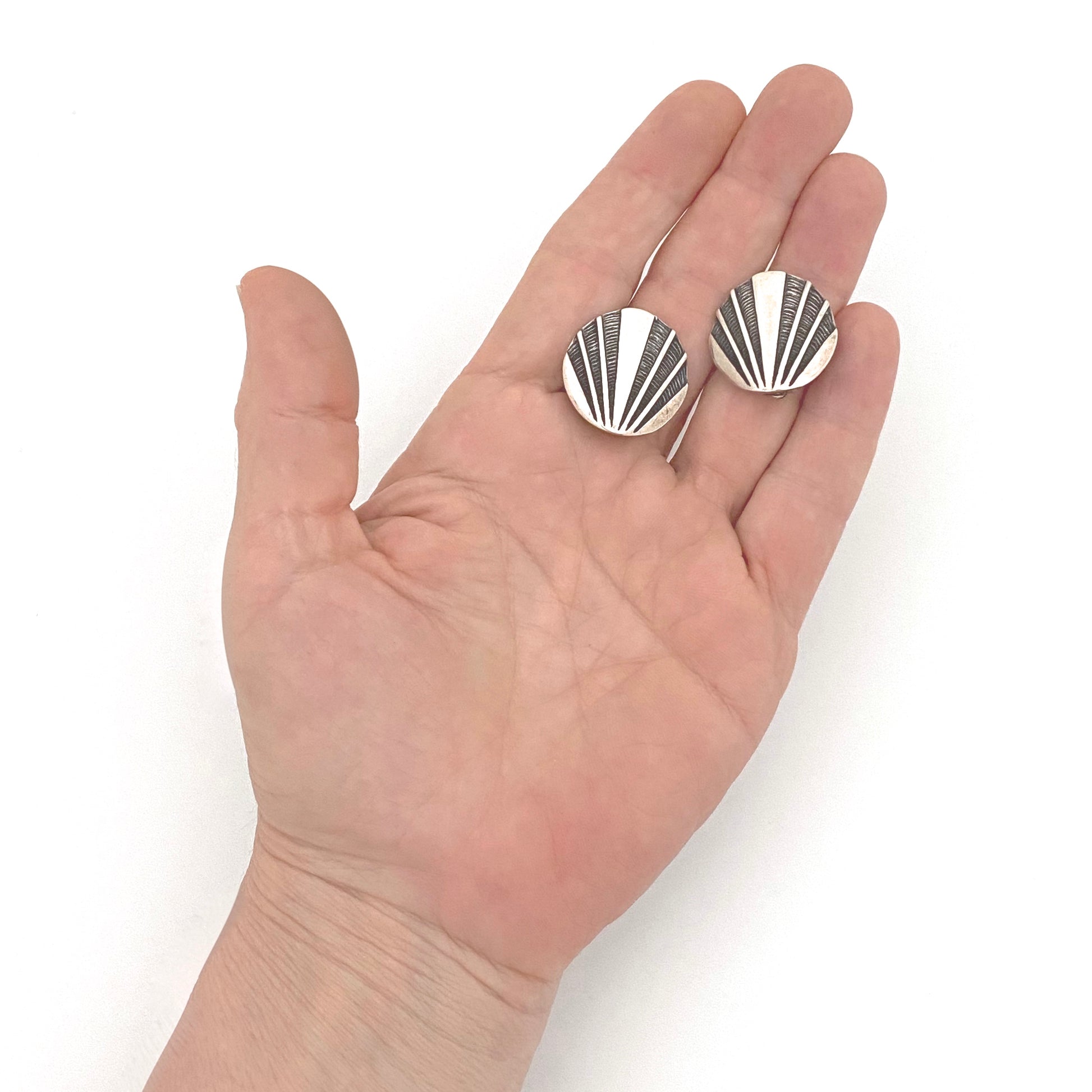 detail scale Uni David Andersen Norway vintage silver earrings Marianne Berg Scandinavian Modernist jewelry design