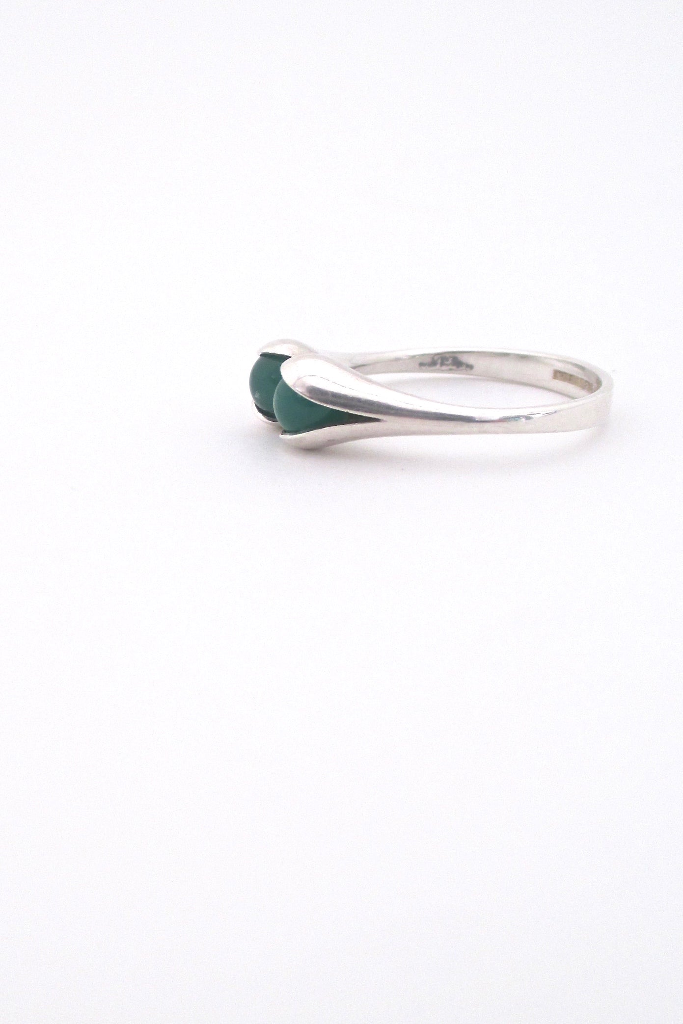 profile Elis Kauppi for Kupittaan Kulta Finland vintage Scandinavian Modern silver chrysoprase ring