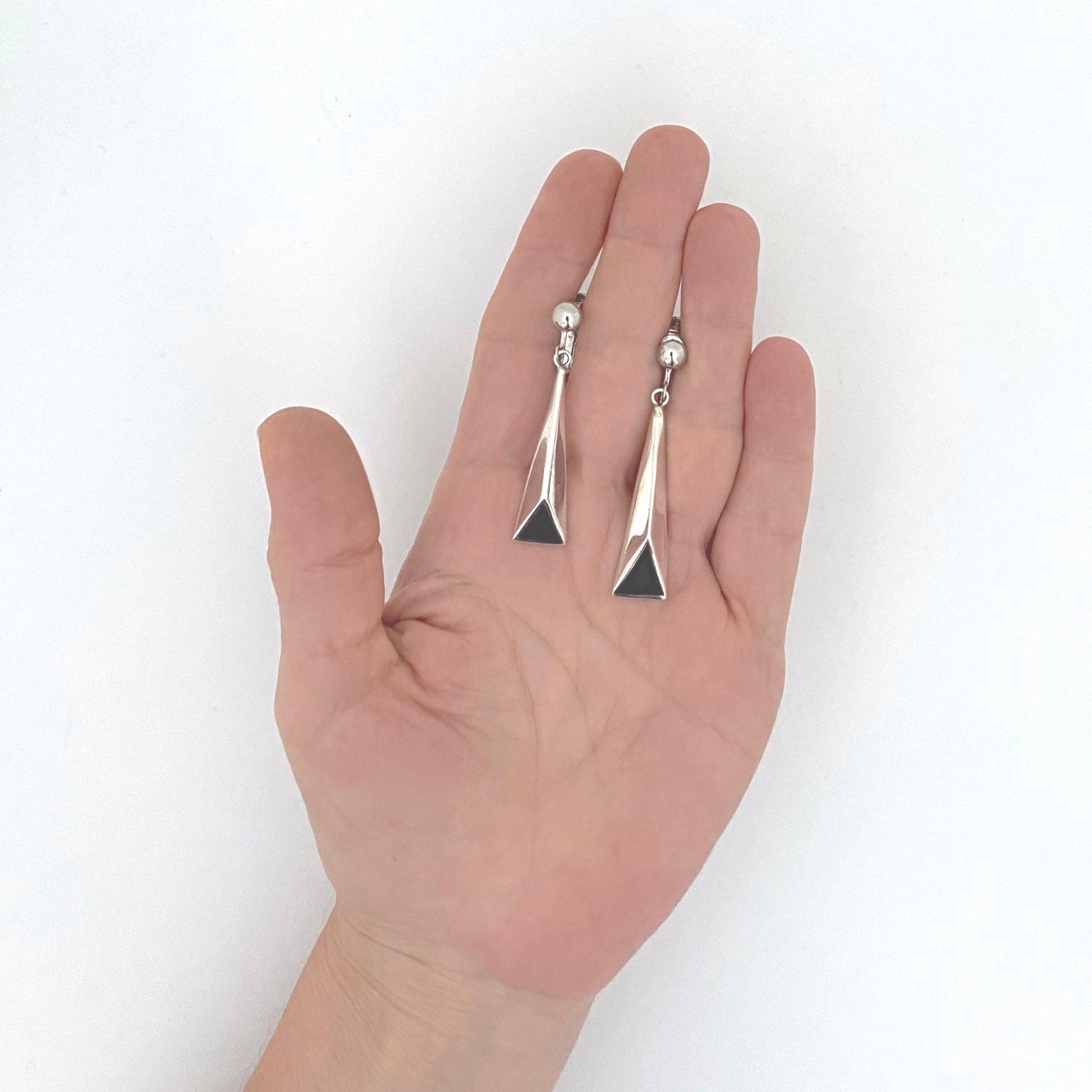 scale vintage Mexico silver black inlay drop earrings Modernist jewelry design