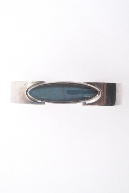 Kaunis Koru sleek spectrolite hinged bracelet