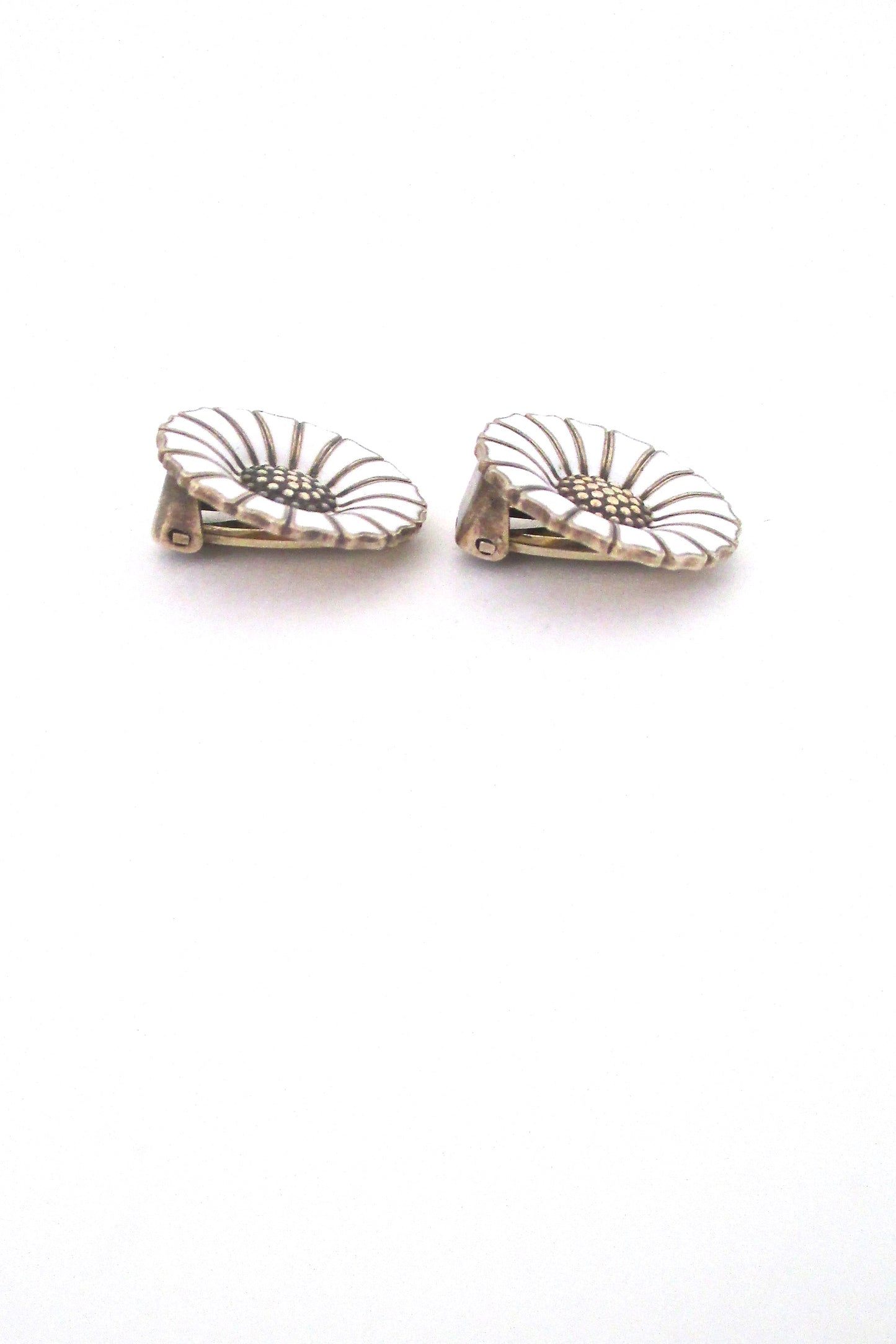 profile Anton Michelsen Denmark vintage silver enamel classic Marguerite Daisy earrings