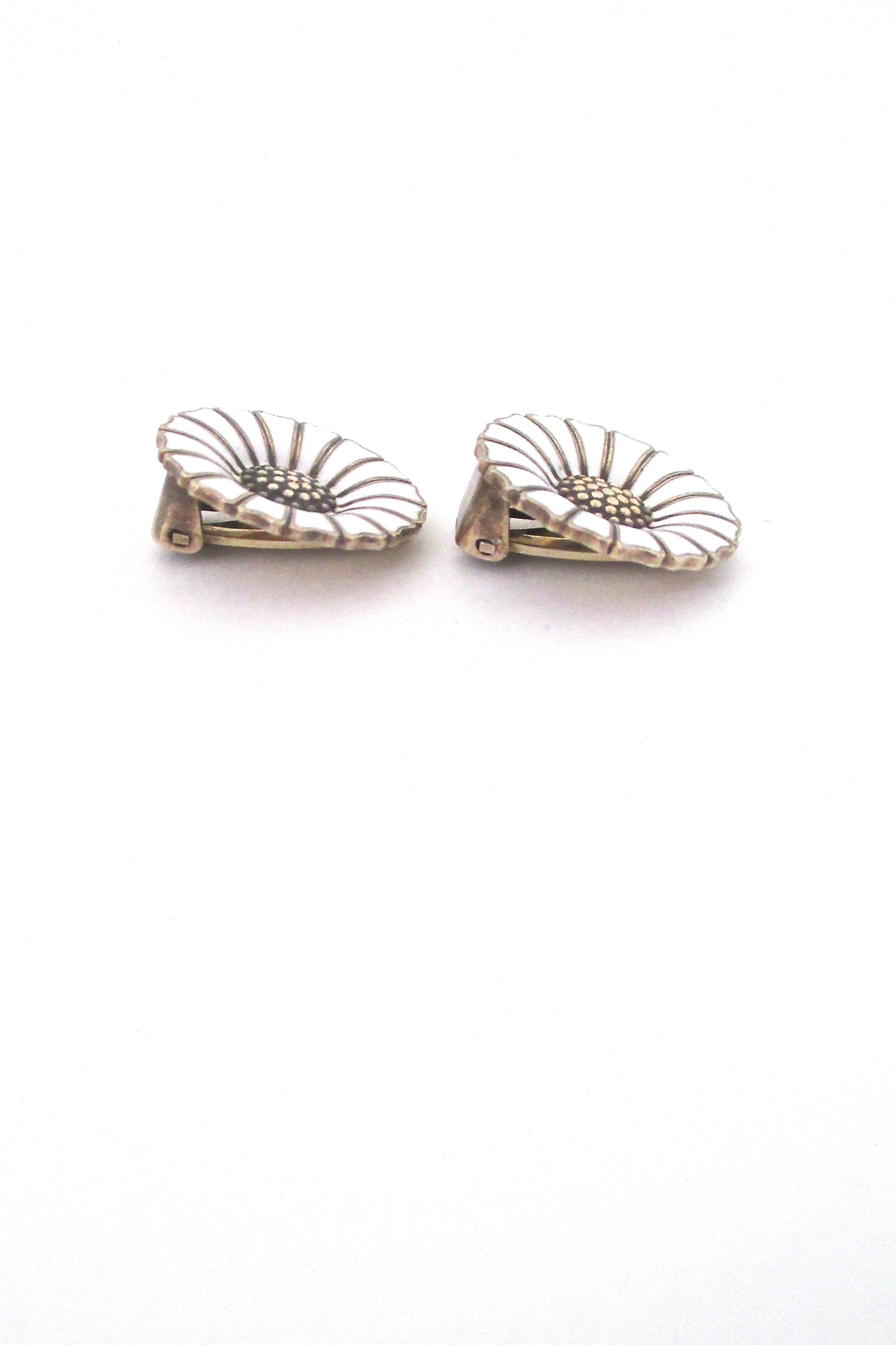 profile Anton Michelsen Denmark vintage silver enamel classic Marguerite Daisy earrings