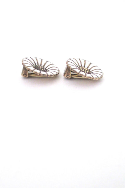 profile Anton Michelsen Denmark vintage silver enamel classic Marguerite Daisy earrings