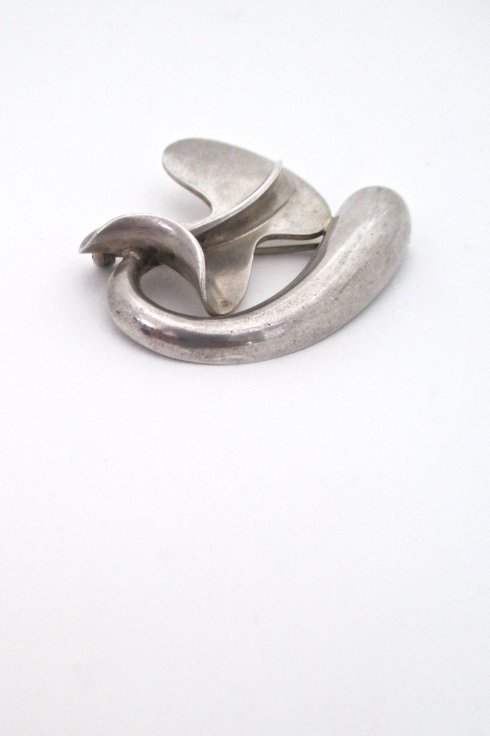 detail Georges Delrue Canada rare vintage silver sculptural mid century brooch
