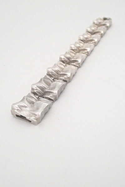 detail Matti Hyvarinen Finland vintage silver Scandinavian modernist textured bracelet 1970