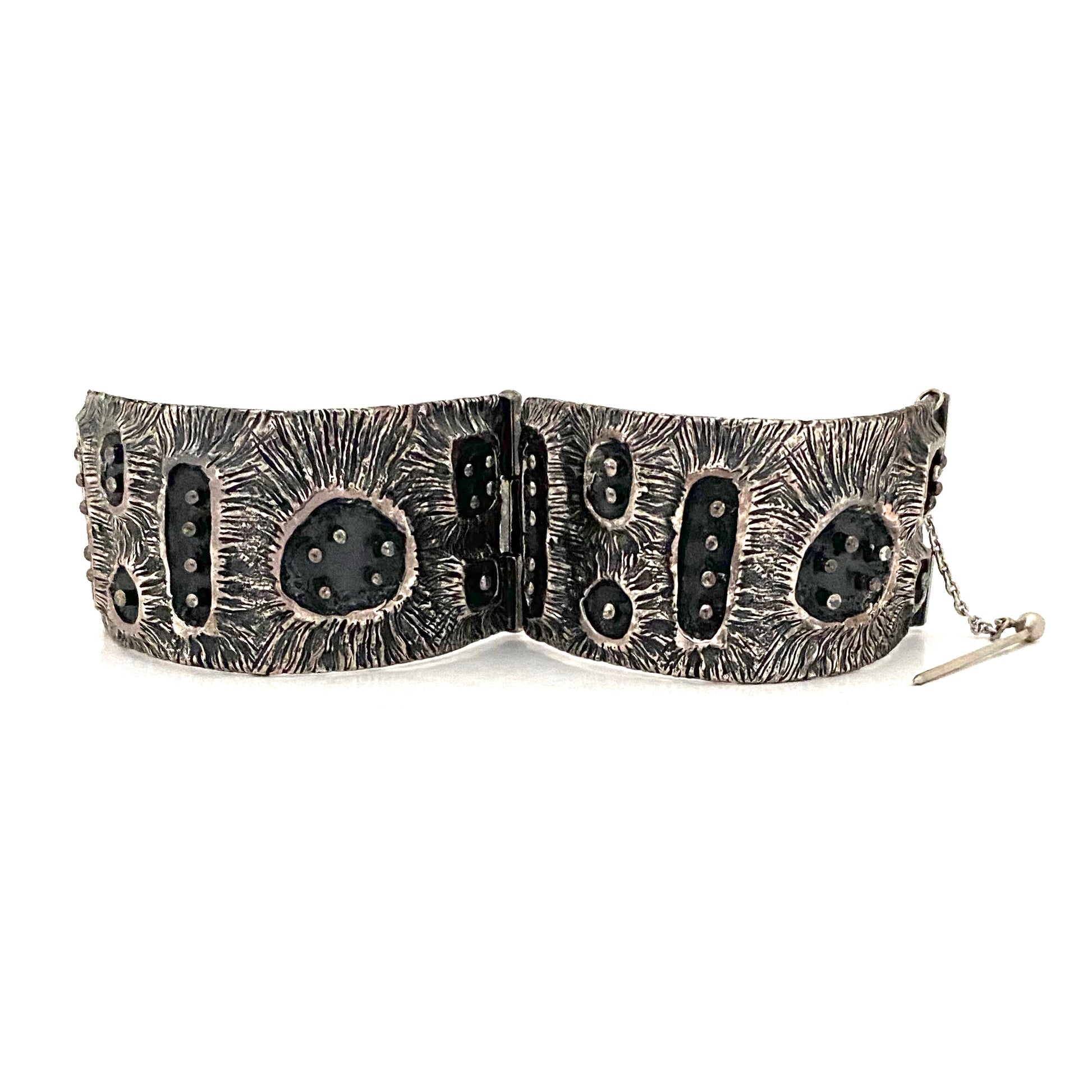 detail Guy Vidal Canada vintage brutalist pewter wide volcanoes hinged bracelet Canadian Modernist jewellery design