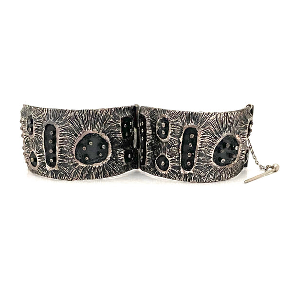 detail Guy Vidal Canada vintage brutalist pewter wide volcanoes hinged bracelet Canadian Modernist jewellery design