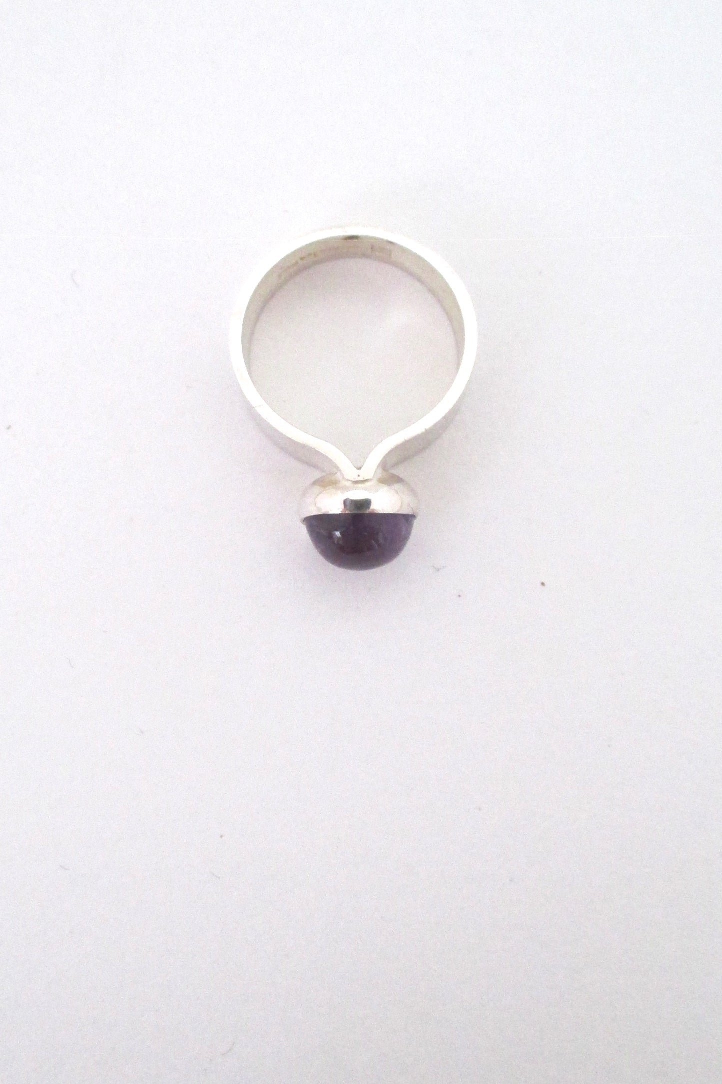 profile Kaunis Koru Finland vintage silver and amethyst Modernist ring by Rauno Oma Mättö 1975