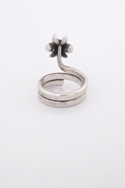 Elis Kauppi 'silver petals' ring