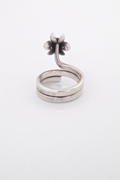 Elis Kauppi 'silver petals' ring