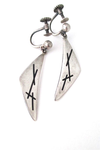 Hans Hansen Denmark vintage Scandinavian modernist silver enamel peaks drop earrings